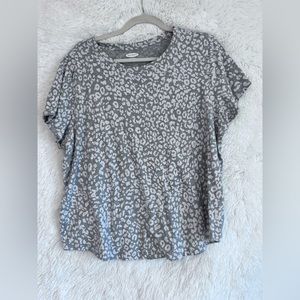 Old navy. XL. Grey animal print leopard print T-shirt